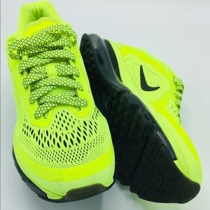 Nike Air Max 2014 (GS) size 5y